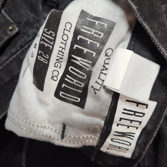 Black Skinny Jeans with Sleek Fit - Picture 5 of 9